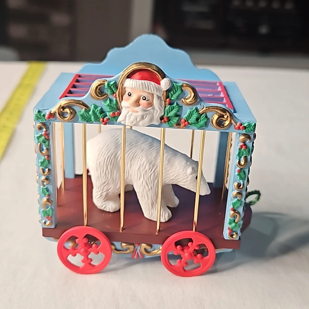 Hallmark vintage 1991 Polar Circus Wago with Polar bear